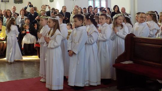 Podaruje włosy chorej. Tak uczci Pierwszą Komunię Św.