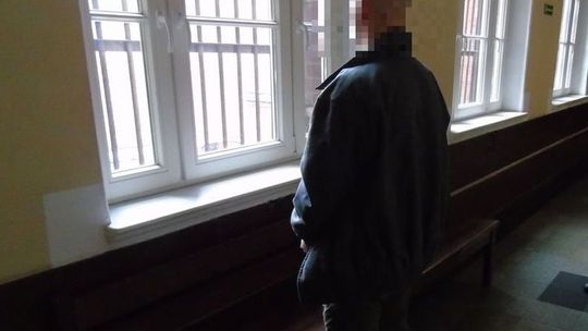 Podczas interwencji policjantek 21-latek zaczął dusić jedną z funkcjonariuszek Podczas interwencji policjantek 21-latek zaczął dusić jedną z funkcjonariuszek