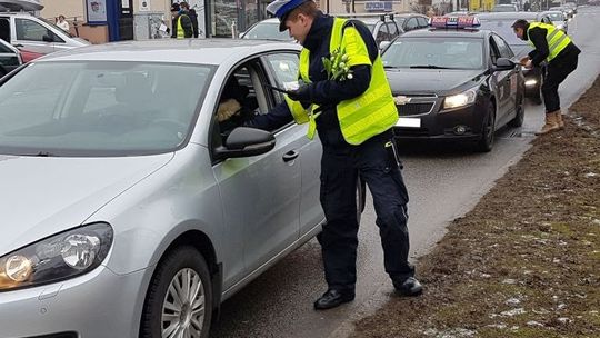 Podczas majówki więcej patroli. Policjanci radzą