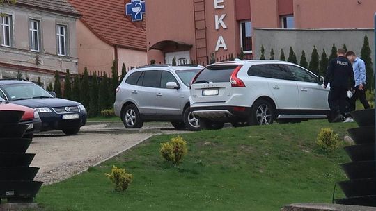 Podjechałem do urzędu i stuknęli mi samochód