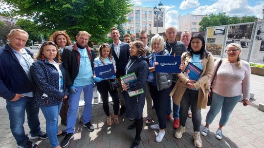 Podpisywali się w Gryfinie dla Trzaskowskiego 