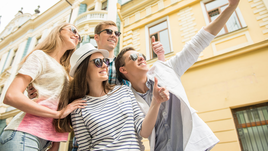 Wycieczki „Podróże z klasą” przejdą do lamusa? Wciąż dogadują się w sprawie nadgodzin nauczycieli