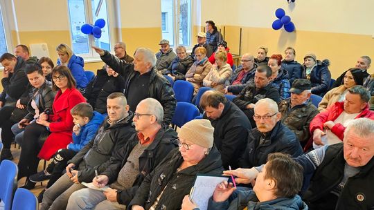 Podtopieni mieszkańcy mają żal o zbyt późną pomoc. Żarliwa dyskusja [WIDEO]