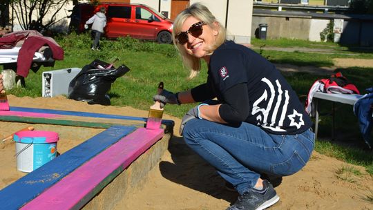 Podwórko z jedną z największych piaskownic w Gryfinie zostało odnowione Podwórko z jedną z największych piaskownic w Gryfinie zostało odnowione