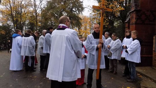 Pogoda na 1 listopada. Kiedy najlepiej udać się na cmentarz?