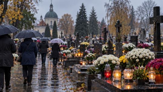 Pogoda na Wszystkich Świętych 2026: Deszcz i ochłodzenie na 1 listopada oraz wzmożone kontrole policji