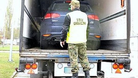 Pogoń za złodziejem samochodów. Auto odzyskane