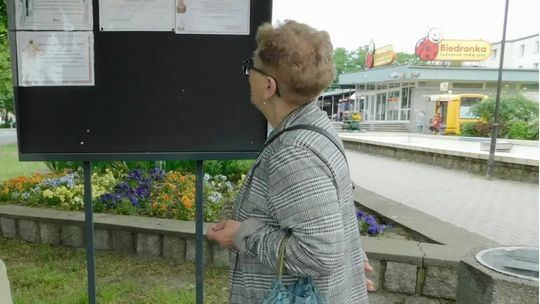 Pogrzeb to moment, gdy wspomnienia łączą się z tęsknotą i łzami