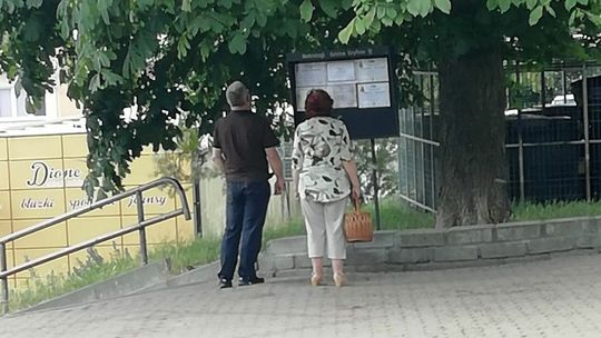 Pogrzeb to moment, gdy wspomnienia łączą się z tęsknotą i łzami