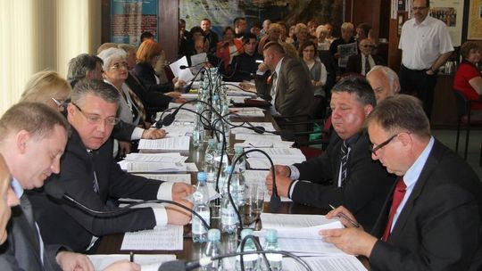 Pogrzebią przy okręgach wyborczych