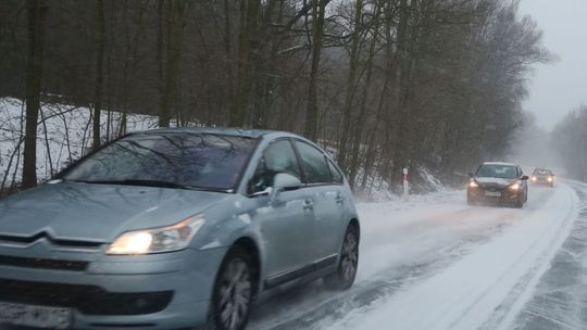 Pokrywa śnieżna utrudnia jazdę