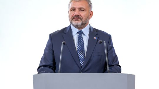 Polacy podzieleni w ocenie ministra Żurka. W tle sądy i TK