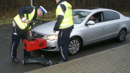 Policja kontroluje prawidłowość ustawienia świateł