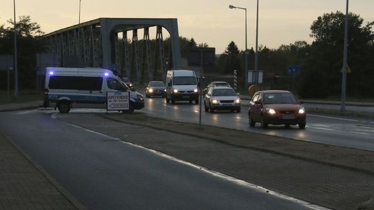 Policja obstawiła most na granicy