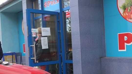 Policja sprawdzała w spożywczakach, czy są rękawiczki i czy klienci je zakładają