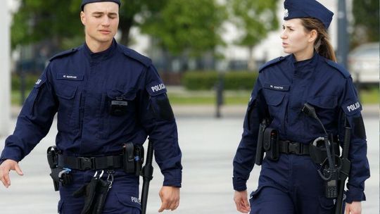 Rekordowe zatrudnienie w policji. Nowe dodatki finansowe skutecznie przyciągają tysiące kandydatów
