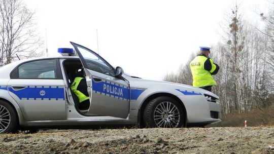 Policja ostro traktuje kierowców łamiących prawo. Karzą 48 godzinami aresztu i stawiają przed sądem