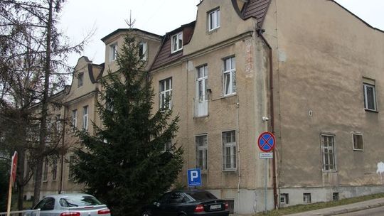 Policja zamyka parking dla interesantów