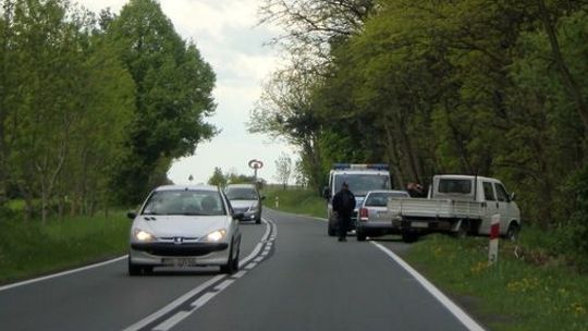 Policja zatrzymuje samochód