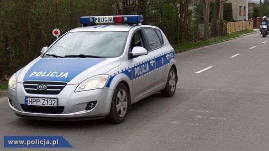 Policjanci eskortowali rodzącą do szpitala