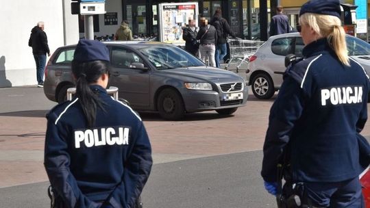 Policjanci reagują za niestosowanie się do kwarantanny oraz obostrzeń