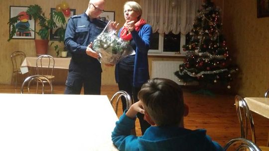 Policjanci w domu dziecka