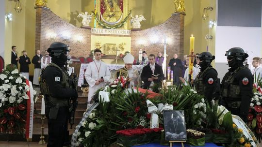 Policjant, który zginął podczas służby został pożegnany z honorami