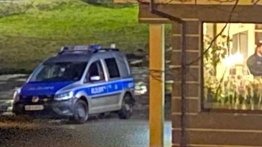 Policjant ukarany mandatem za brak maseczki