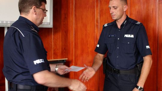 Policjant z Gryfina dostał nagrodę za wzorowe wykonywanie zadań służbowych i profesjonalizm