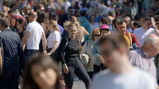 Ilu ludzi naprawdę mieszka w Polsce? Eksperymentalne dane GUS ujawniają zaskakującą prawdę