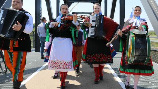 Polonez na moście. Widowisko, które warto zobaczyć [WIDEO]