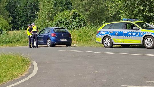 Polowanie gryfińskiej policji na DW 124. Specyficzna procedura mandatowa dla obcokrajowców