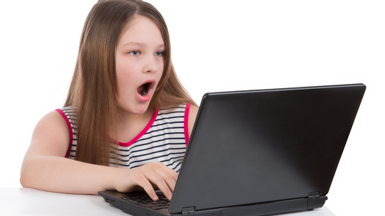 Wielki hejt w mediach społecznościowych. Dziewczyny i kobiety bardziej agresywne