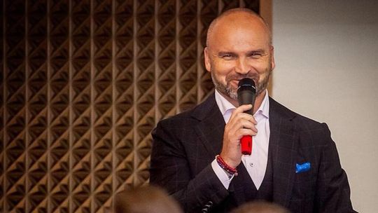 Milioner kontynuuje wojnę z hejterami. Przejęcie kontroli nad kontem ofiary