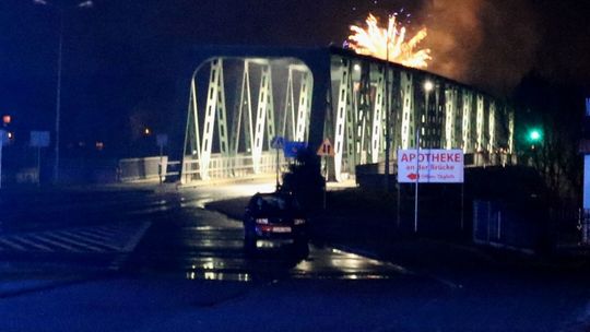 Polsko-niemiecki pojedynek na sztuczne ognie po dwóch stronach mostu [FOTO, WIDEO]