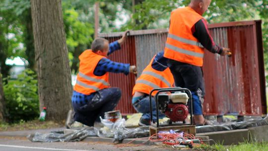 Pomalowali most na nowe kolory