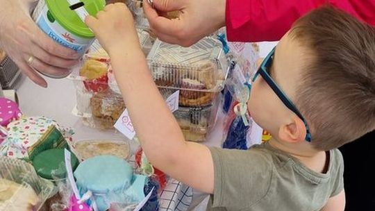 Ponad 20 tys. zł na leczenie Ani zebrano dzięki weekendowym kiermaszom [FOTO]