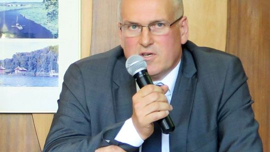 Poprzez referendum chcą zaistnieć w mediach - uważa burmistrz Sawaryn