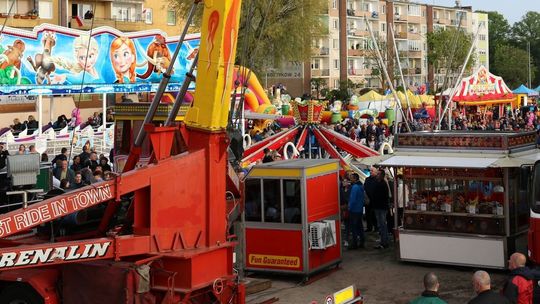Popularne wesołe miasteczko [FOTO]