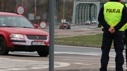 Pościg za kierowcą po moście