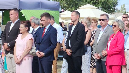 Poseł Lewicy na mszy dożynkowej. Tradycja, polityka i kwestia świeckości państwa
