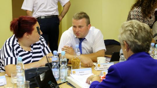 Post na profilu, pytanie radnej i walka z wiatrakami [WIDEO]