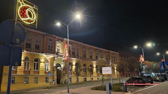 Postawili na mikołajki i bombki. Nowy wystrój Gryfina Postawili na mikołajki i bombki. Nowy wystrój Gryfina