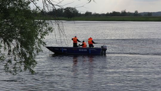 Poszukiwali topielca w Odrze