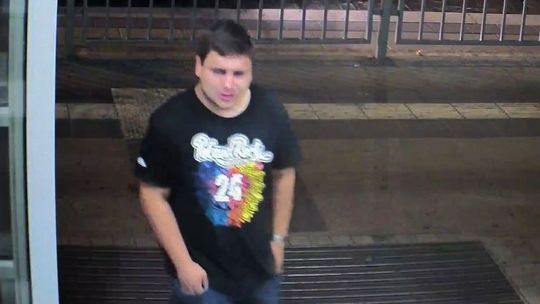 Poszukiwany podejrzany o wykorzystanie seksulane śpiącej