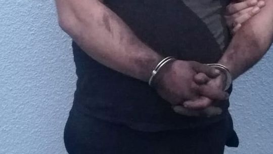 Poszukiwany ukrył się przed policjantami w kotłowni w ekogroszku. Miał przy sobie narkotyki