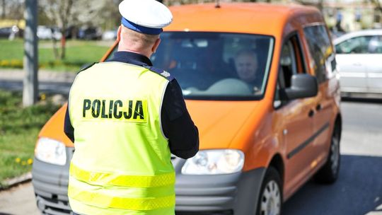 Poszukiwany wpadł, gdy pijany prowadził samochód