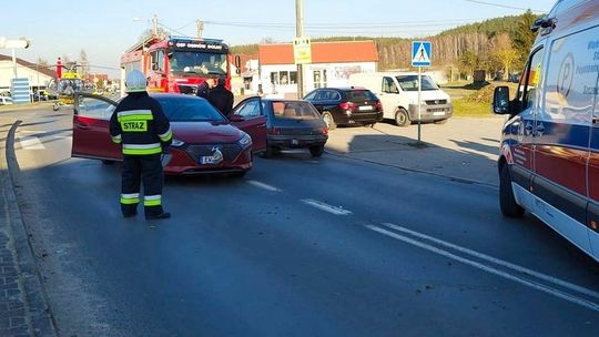 Potrącił ją na pasach. 17-latka przetransportowana do szpitala [FOTO]