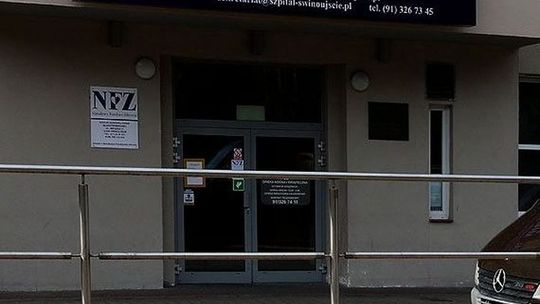 Potrącił kobietę i odwiózł ją do szpitala. Dogadał się z poszkodowaną ale i tak trafi przed sąd