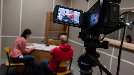 Potrącił samochodem dwóch mężczyzn i uciekł